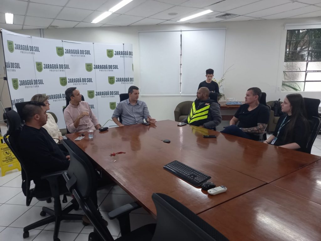 Motoboys se reúnem com vereadores em Jaraguá do Sul e cobram melhorias urgentes