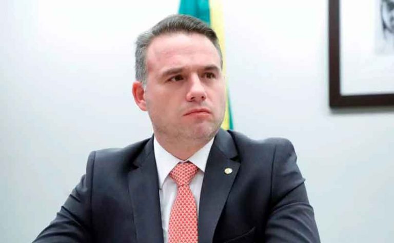 Schiochet tem futuro de adversários em suas mãos ﻿