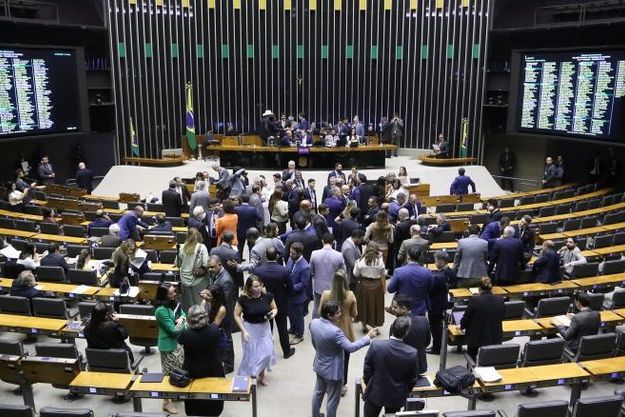 cÂMARA DEPUTADOS - SEM REELEIÇÃO