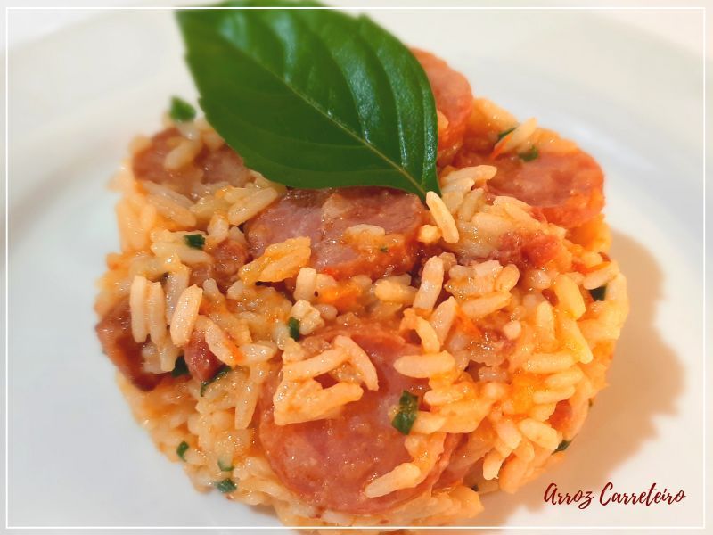 Cozinhar o arroz na água quente ou água fria?