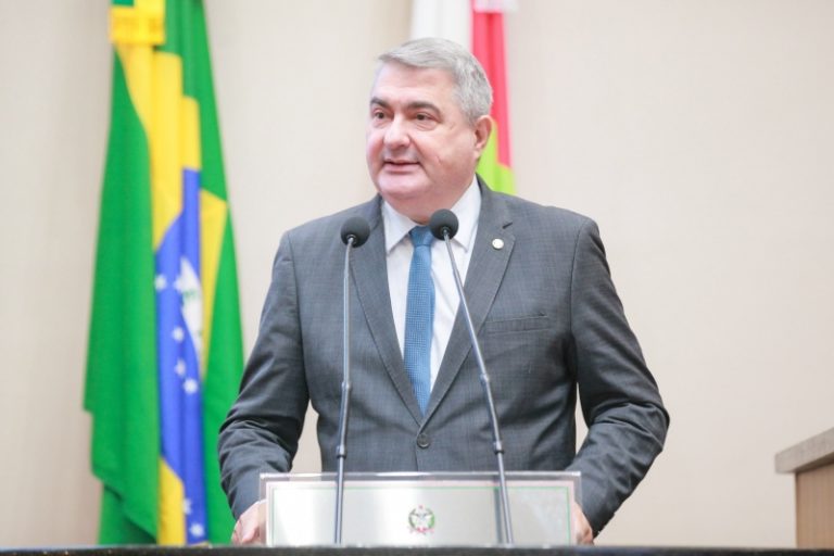Lunelli sobre aumento de DFs: “R$ 95 milhões por ano jogados fora”