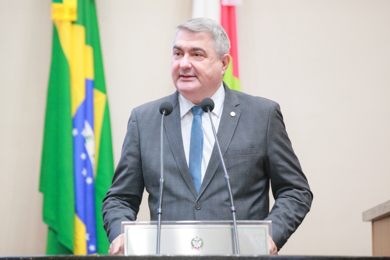 Lunelli sobre aumento de DFs: “R$ 95 milhões por ano jogados fora”