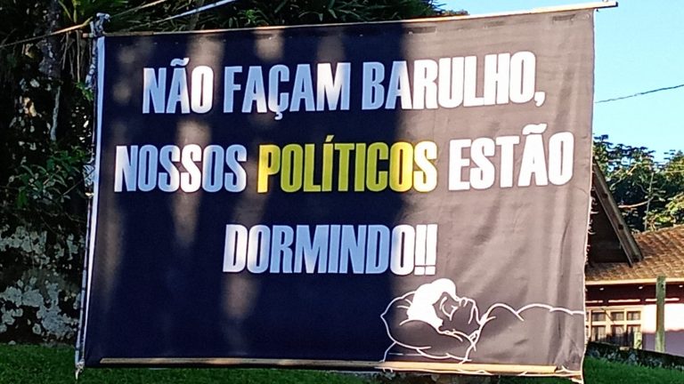 Moradores do Braço Direito, em Massaranduba, querem a retomada das obras na SC-414