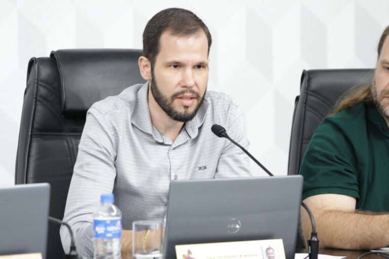 Vereadores querem criar taxa alternativa de R$ 15 para regularização do estacionamento rotativo