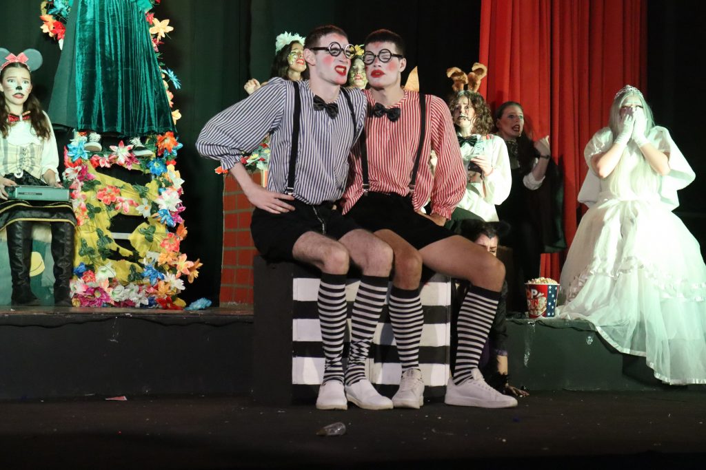 Jaraguaenses brilham em Festival de Teatro com 11 prêmios