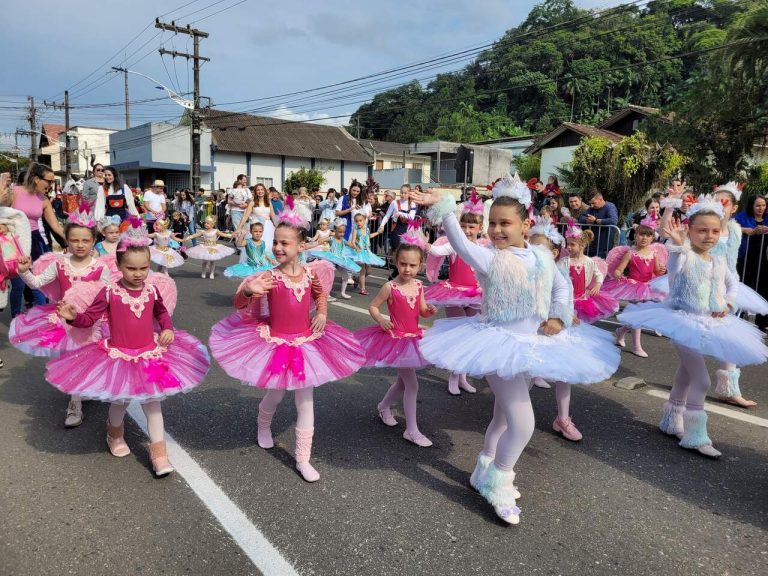 Desfile Civico 75 anos 55