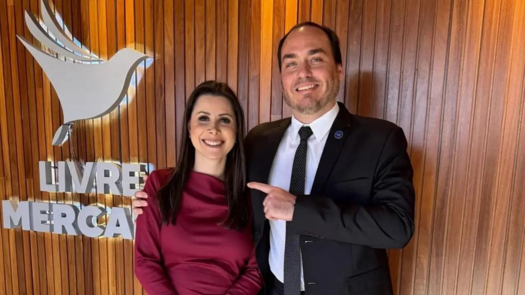 Carlos Bolsonaro ou De Toni? POLíTICA & POLíTICOS 