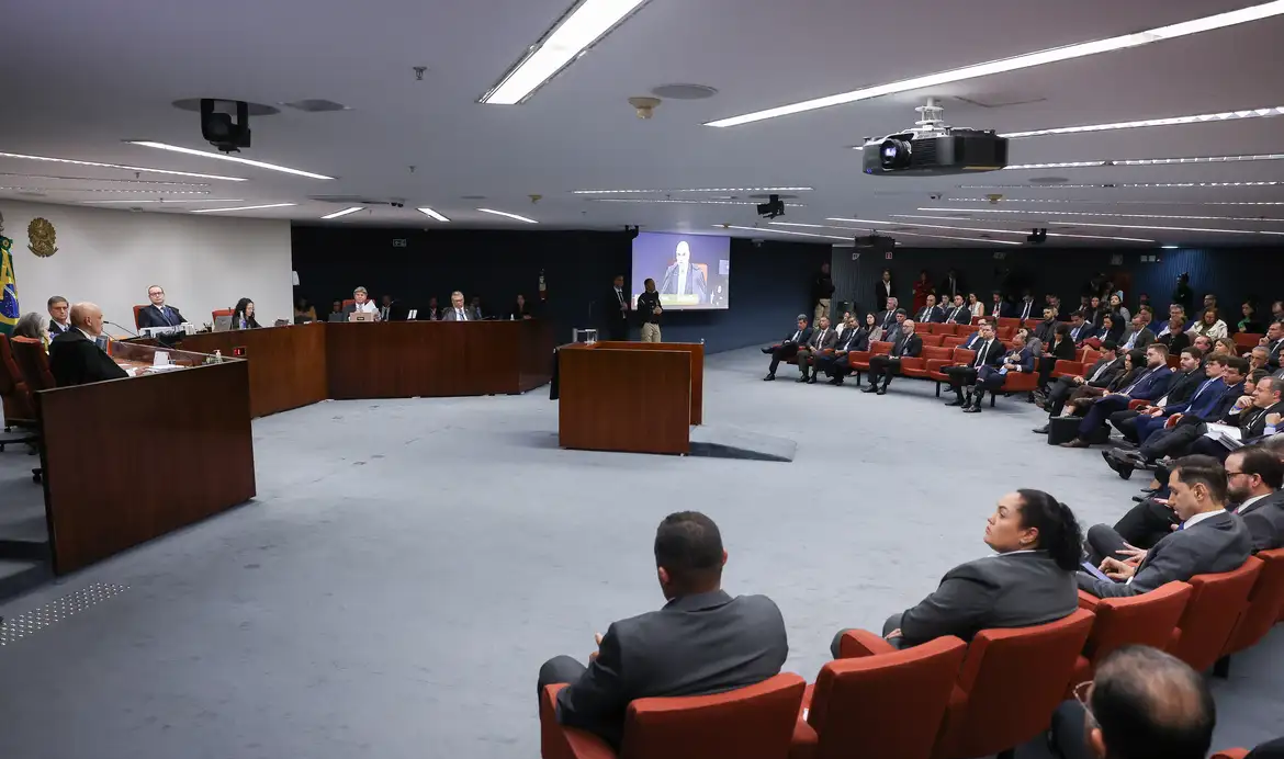 Moraes lista 13 atos executórios em voto que pode condenar Bolsonaro