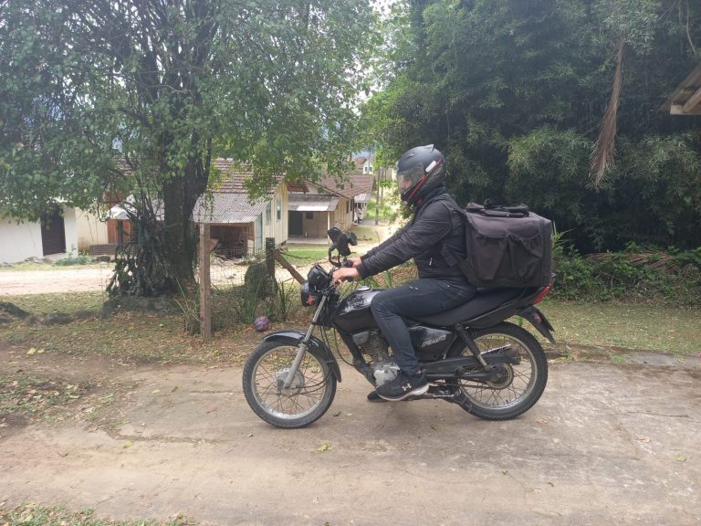 DEPUTADOS de SC votam contra PL que aprova Vale alimentação para motoboys